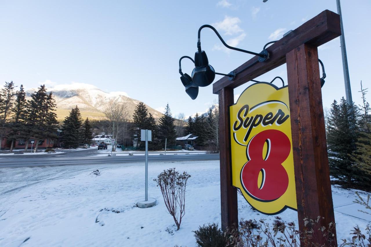 Super 8 By Wyndham Canmore Exterior foto